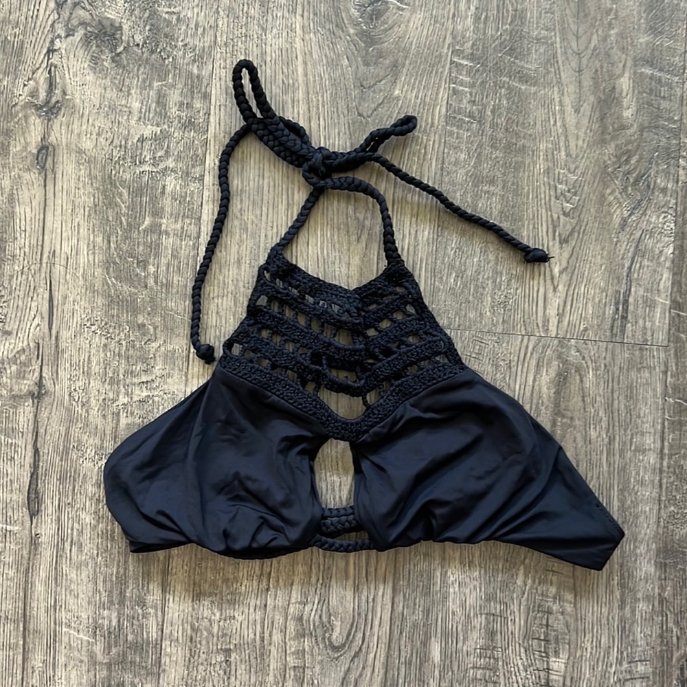 Frankie’s Bikinis Top